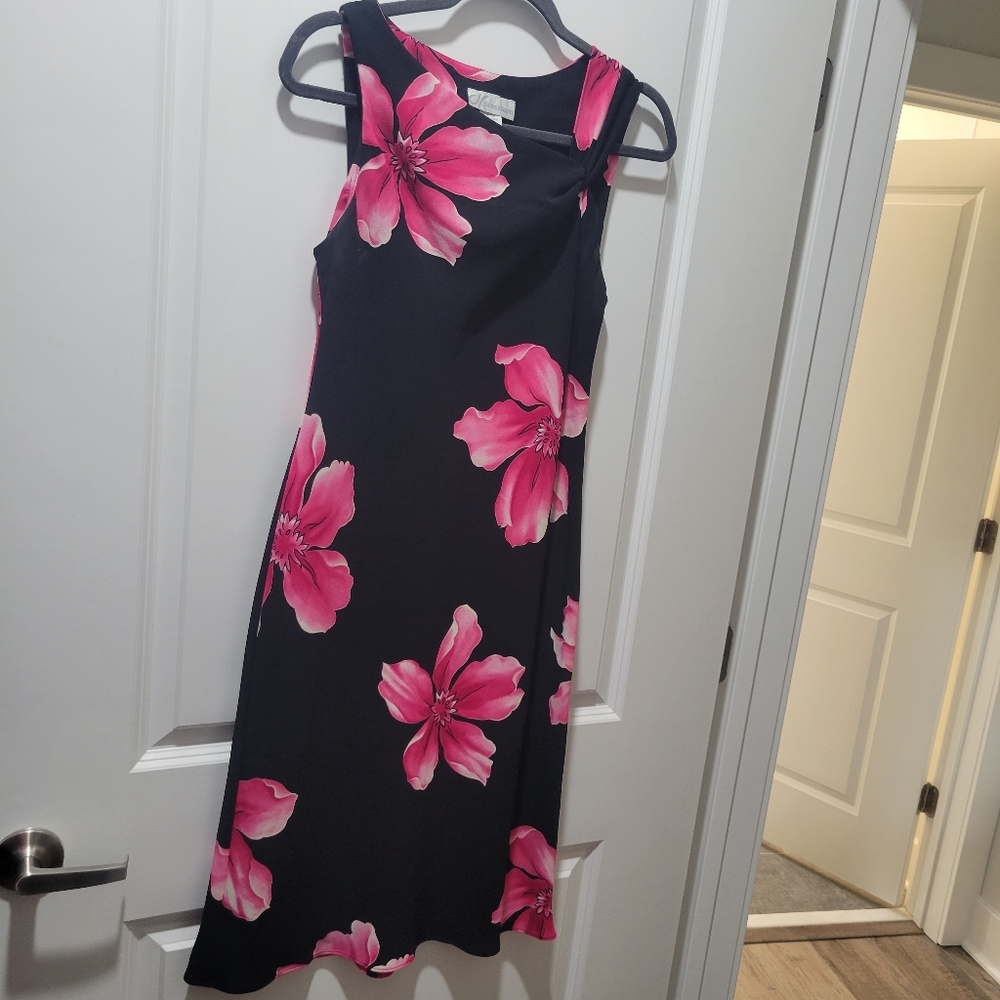 This is so Gorgeous floral classy cocktail dress. Current Hot Large Print Style.